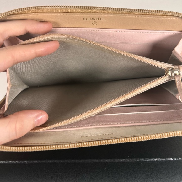 Authentic gold Chanel matelasse zippy wallet - Picture 5 of 9